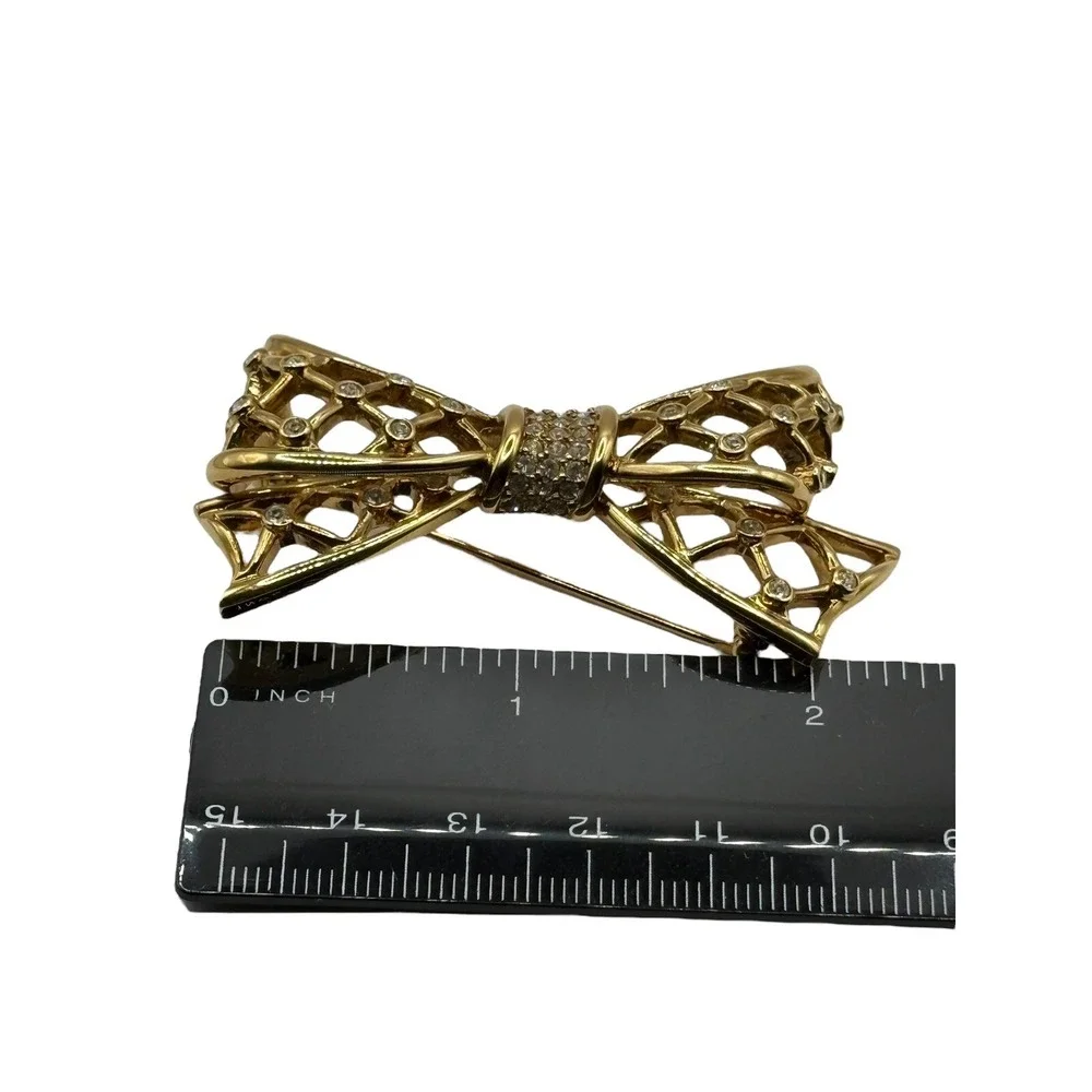 Swan Signed SWAROVSKI Open Bow Brooch Pin Icy Clear Crystals‎ Gold Tone Ribbon